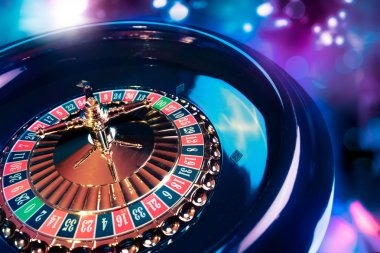 bet365link mobile app showing live dealer blackjack game with real dealer and live statistics on phone screen